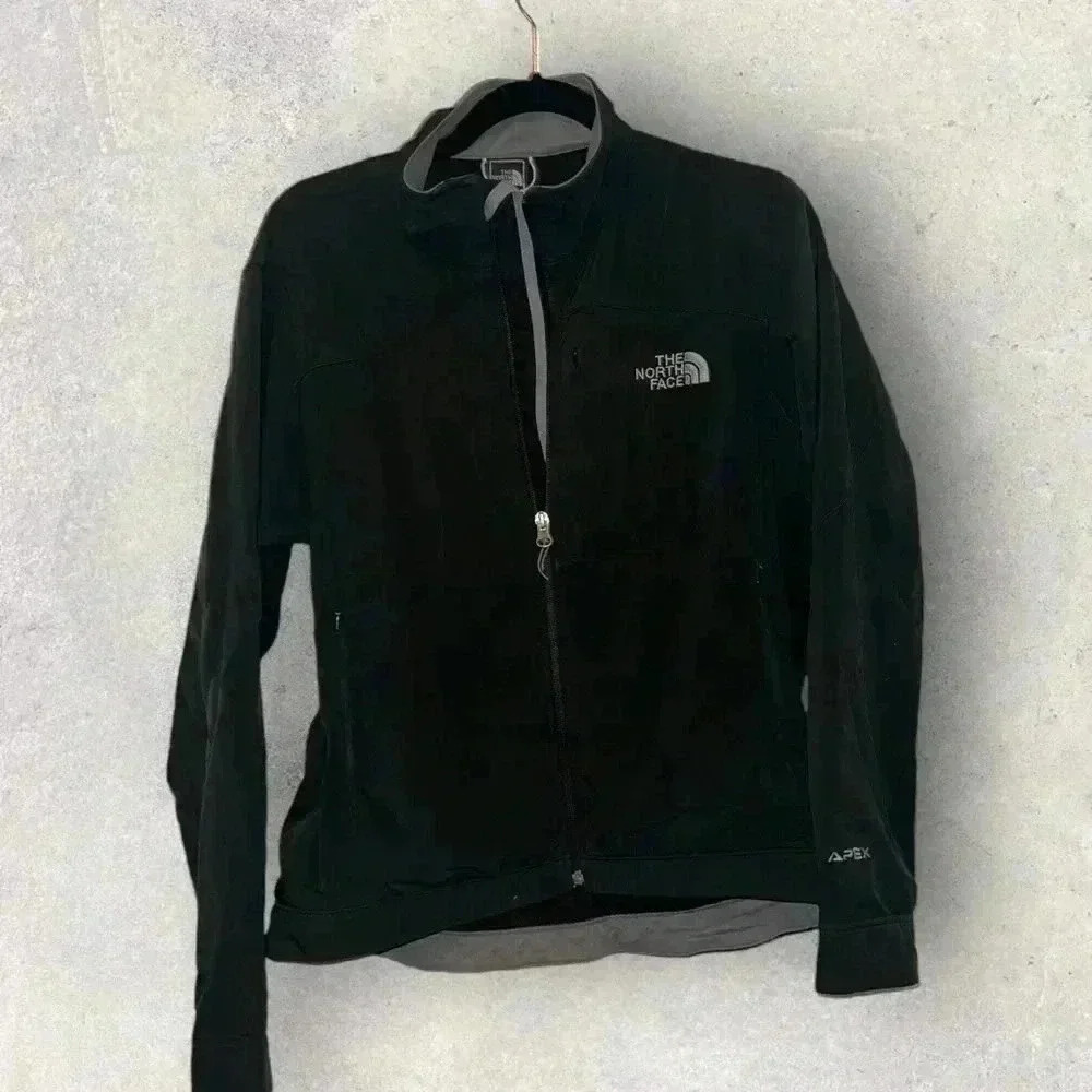 Woman’s apex north face zip up size medium